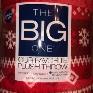 OVERSIZED PLUSH THROW